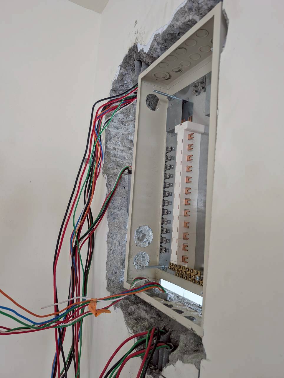 老屋換電線如何提升安全?夏季用電危機一次解析