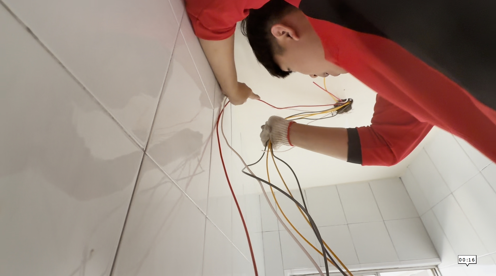 老屋改造不是直接裝潢!水電管路不先更換會出事